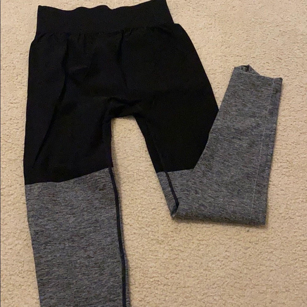 Gym shark leggings